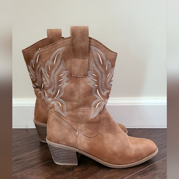 SHEIN Shoes - Tan Embroidered Block Heel Cowboy Ankle Boots